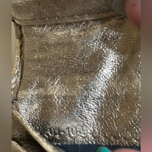 Chloe Leather Bifold Zip Wallet - Picture 7 of 9